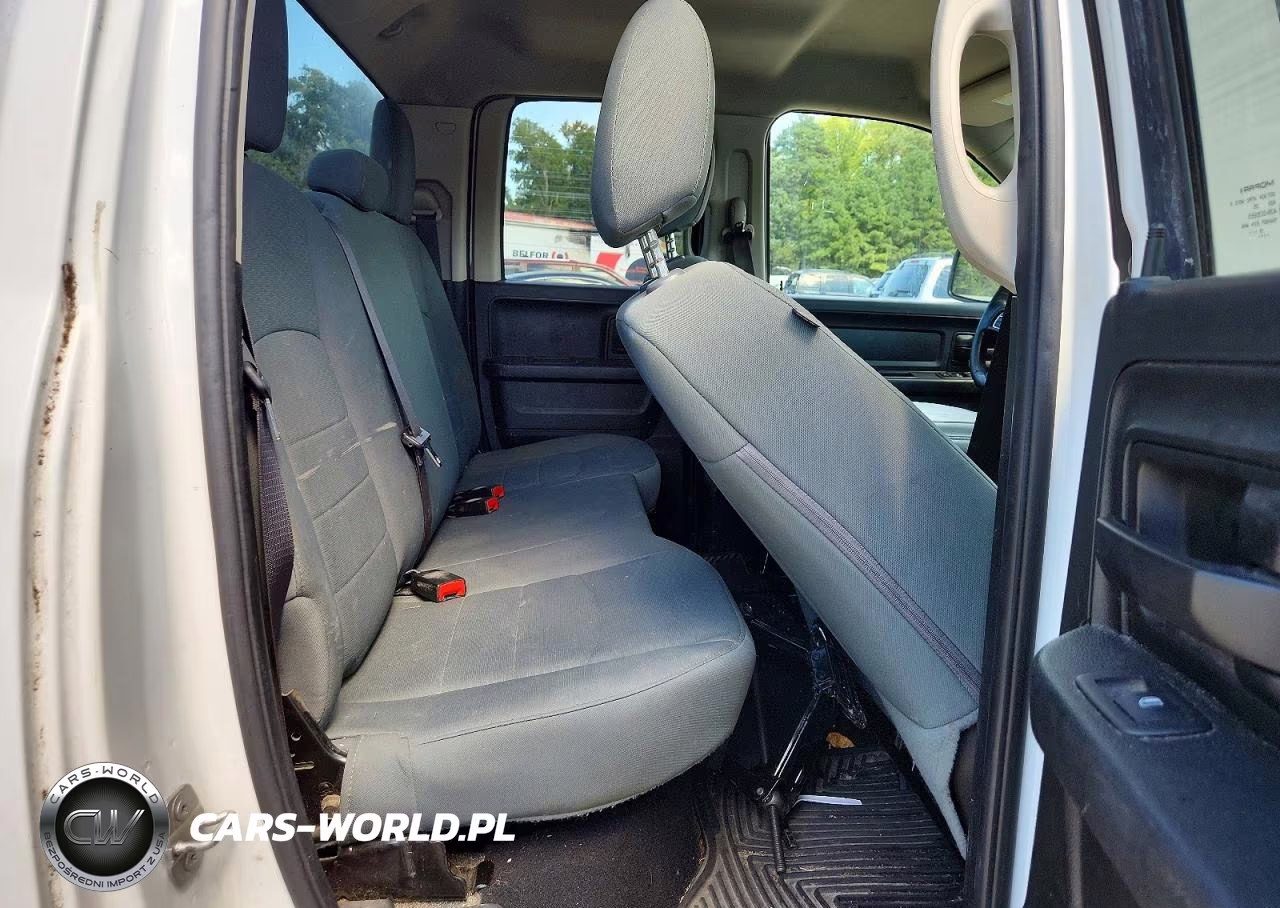 2019 Ram 1500 Classic Tradesman VIN:1C6RR6FG3KS733131 - 10