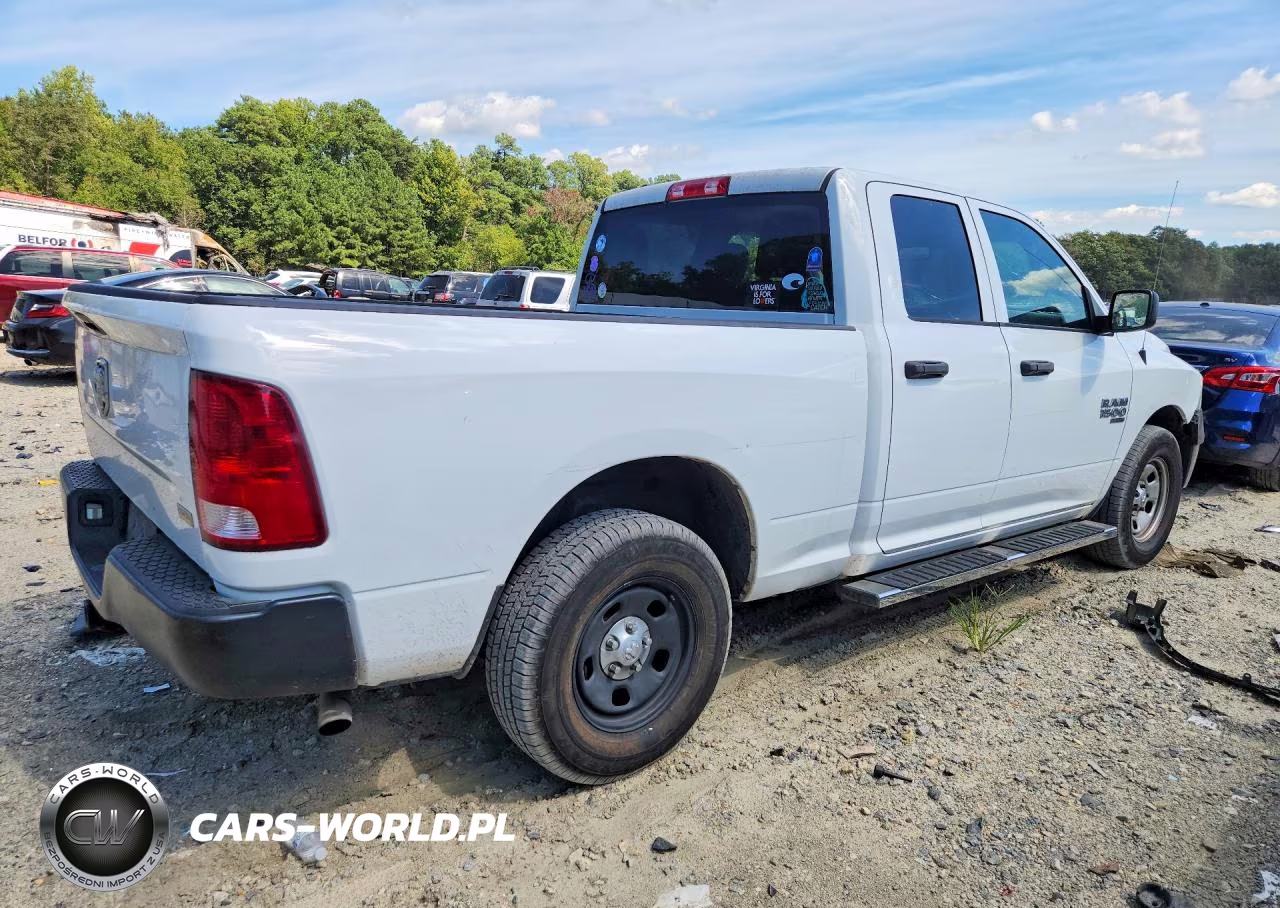 2019 Ram 1500 Classic Tradesman VIN:1C6RR6FG3KS733131 - 3