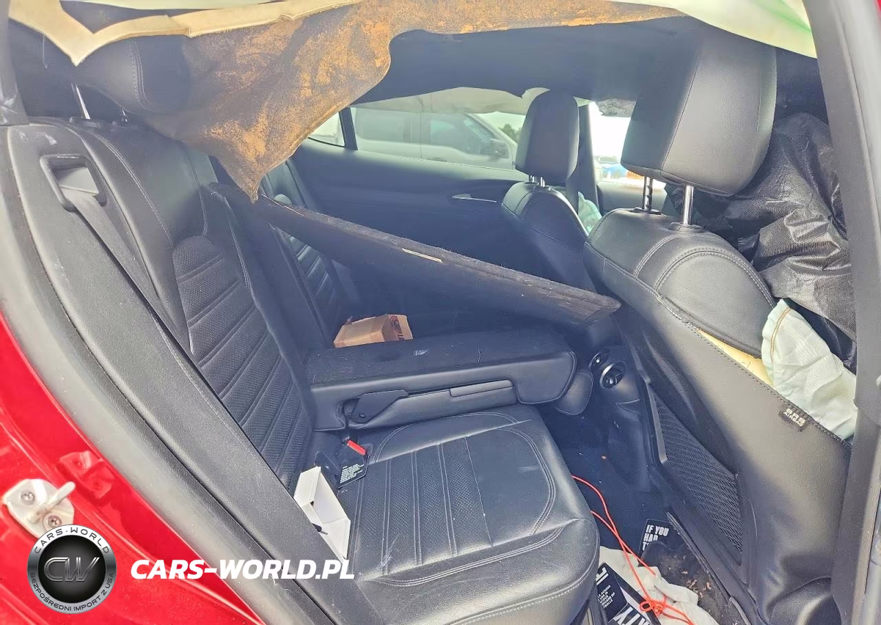 2018 Alfa Romeo Stelvio Ti Sport VIN:ZASFAKNN5J7B79255 - 11