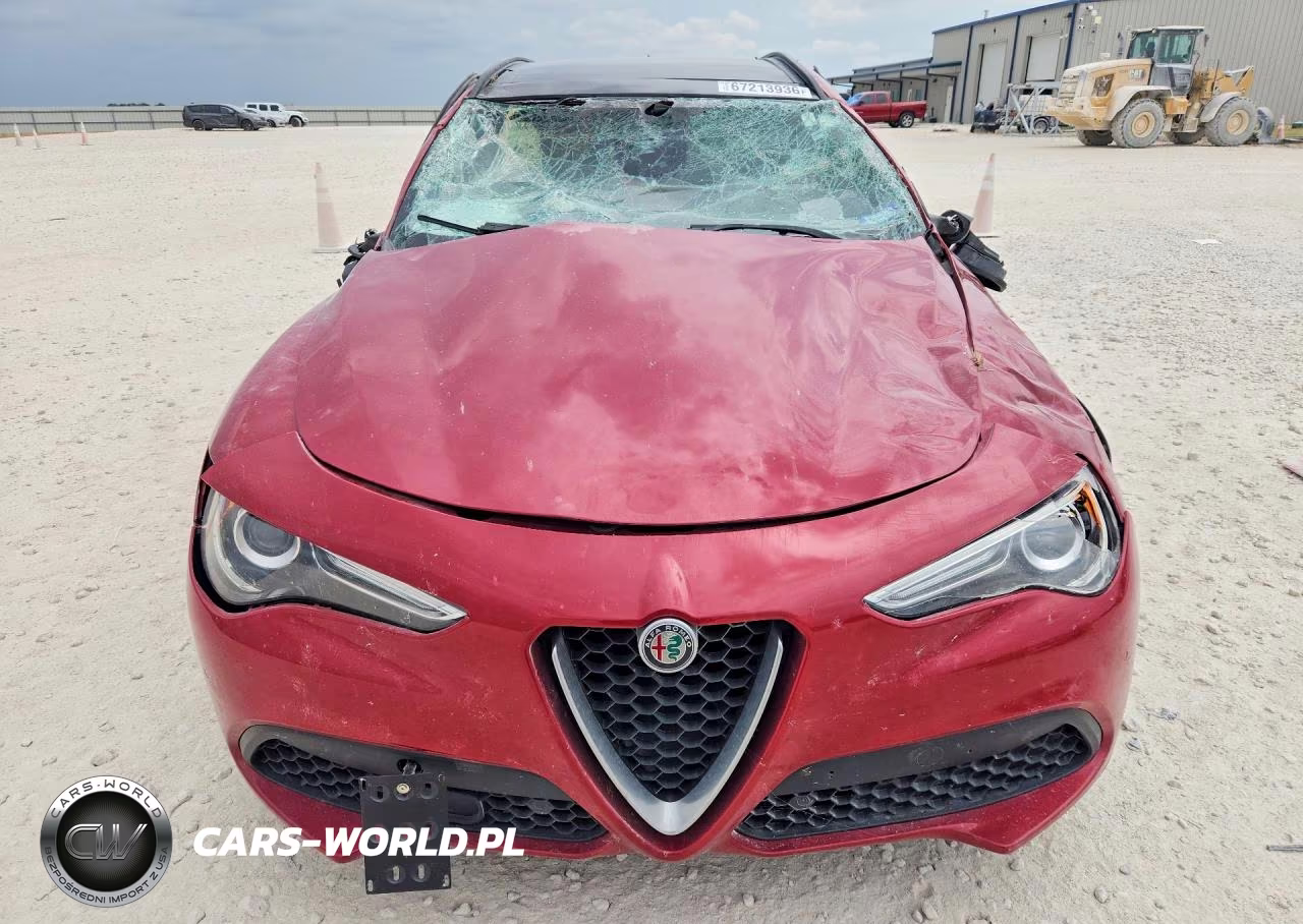 2018 Alfa Romeo Stelvio Ti Sport VIN:ZASFAKNN5J7B79255 - 5