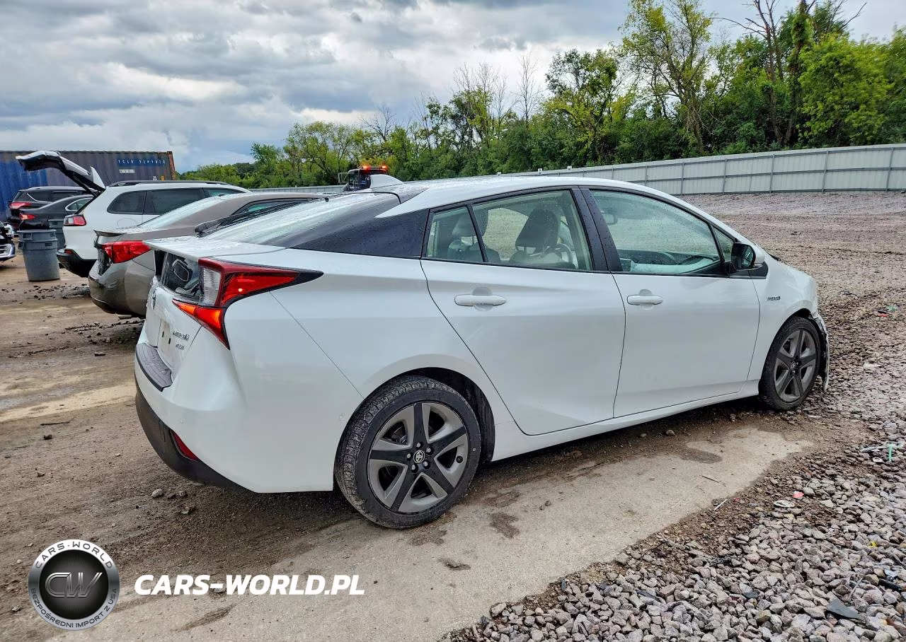 2021 Toyota Prius Xle VIN:JTDKAMFU0M3135622 - 3