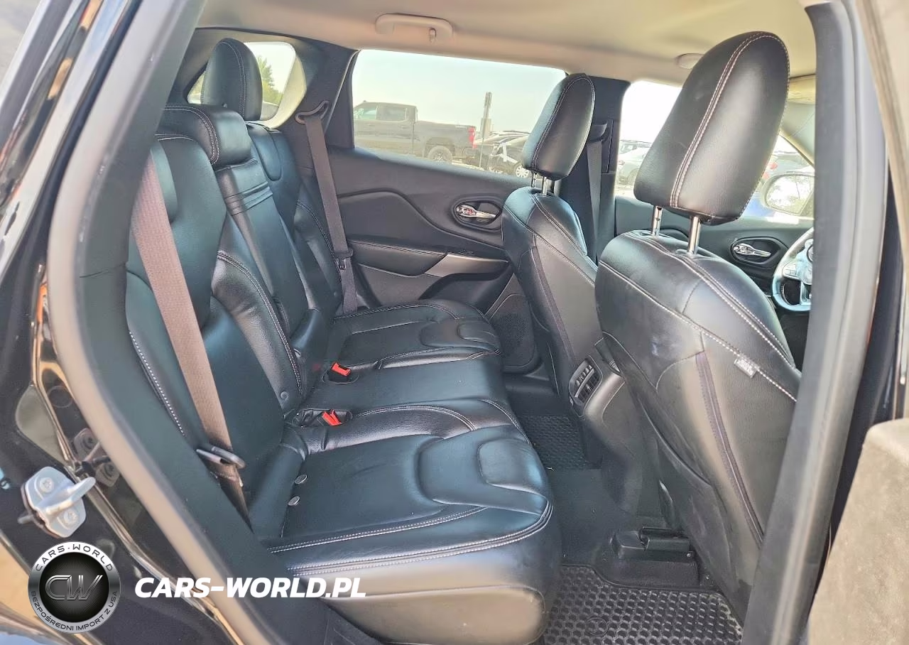 2019 Jeep Cherokee Latitude VIN:1C4PJMCB7KD369708 - 11