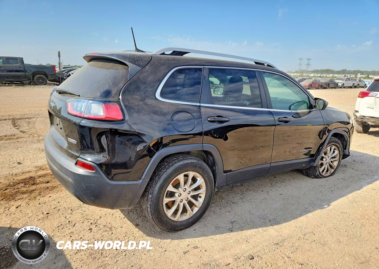 2019 Jeep Cherokee Latitude VIN:1C4PJMCB7KD369708 - 3