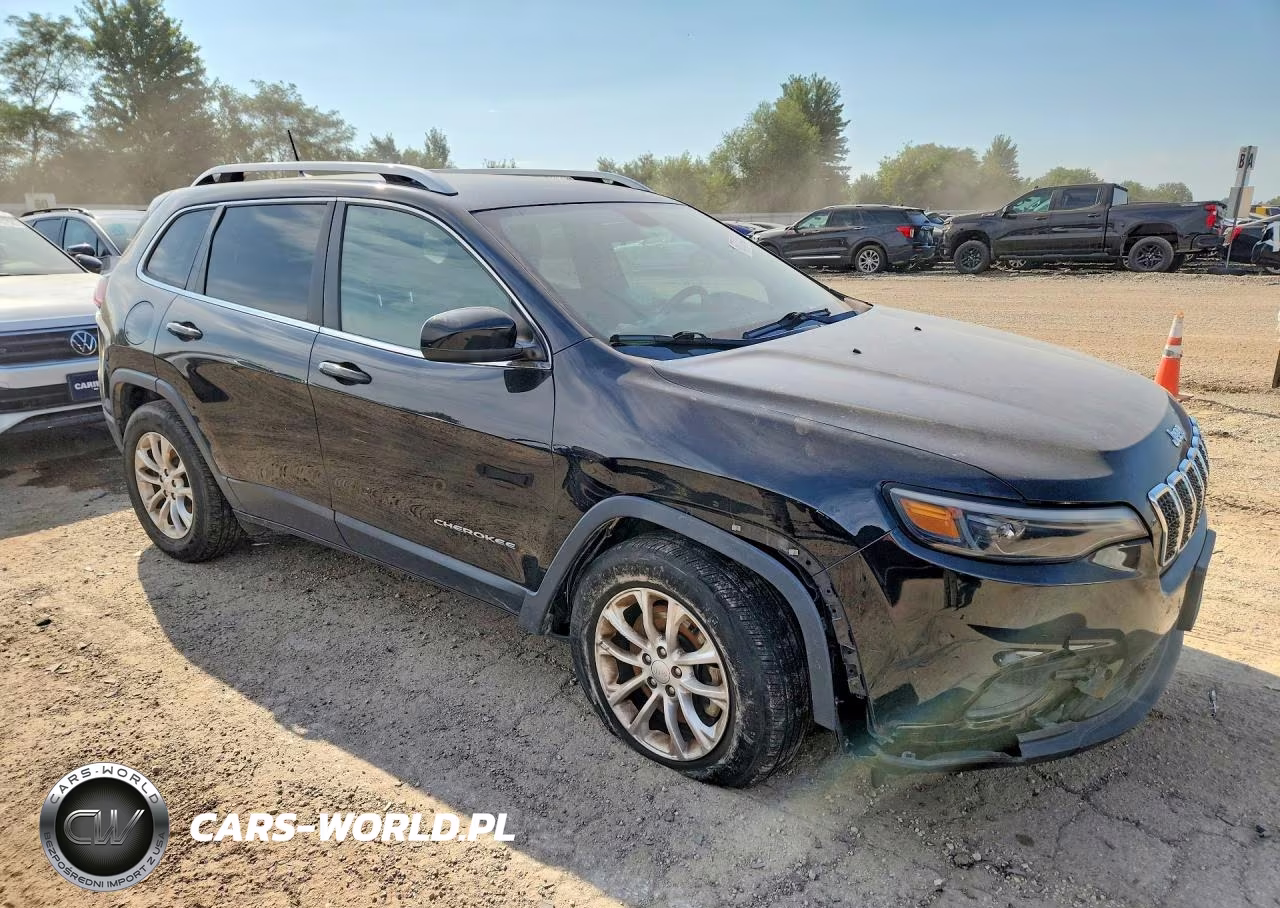 2019 Jeep Cherokee Latitude VIN:1C4PJMCB7KD369708 - 4