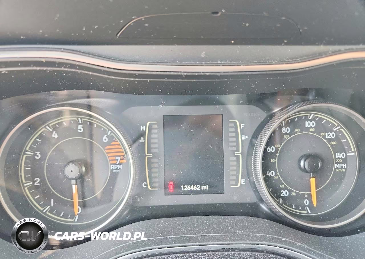2019 Jeep Cherokee Latitude VIN:1C4PJMCB7KD369708 - 9