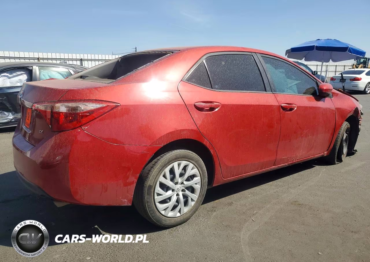2018 Toyota Corolla Le VIN:5YFBURHE2JP814661 - 3