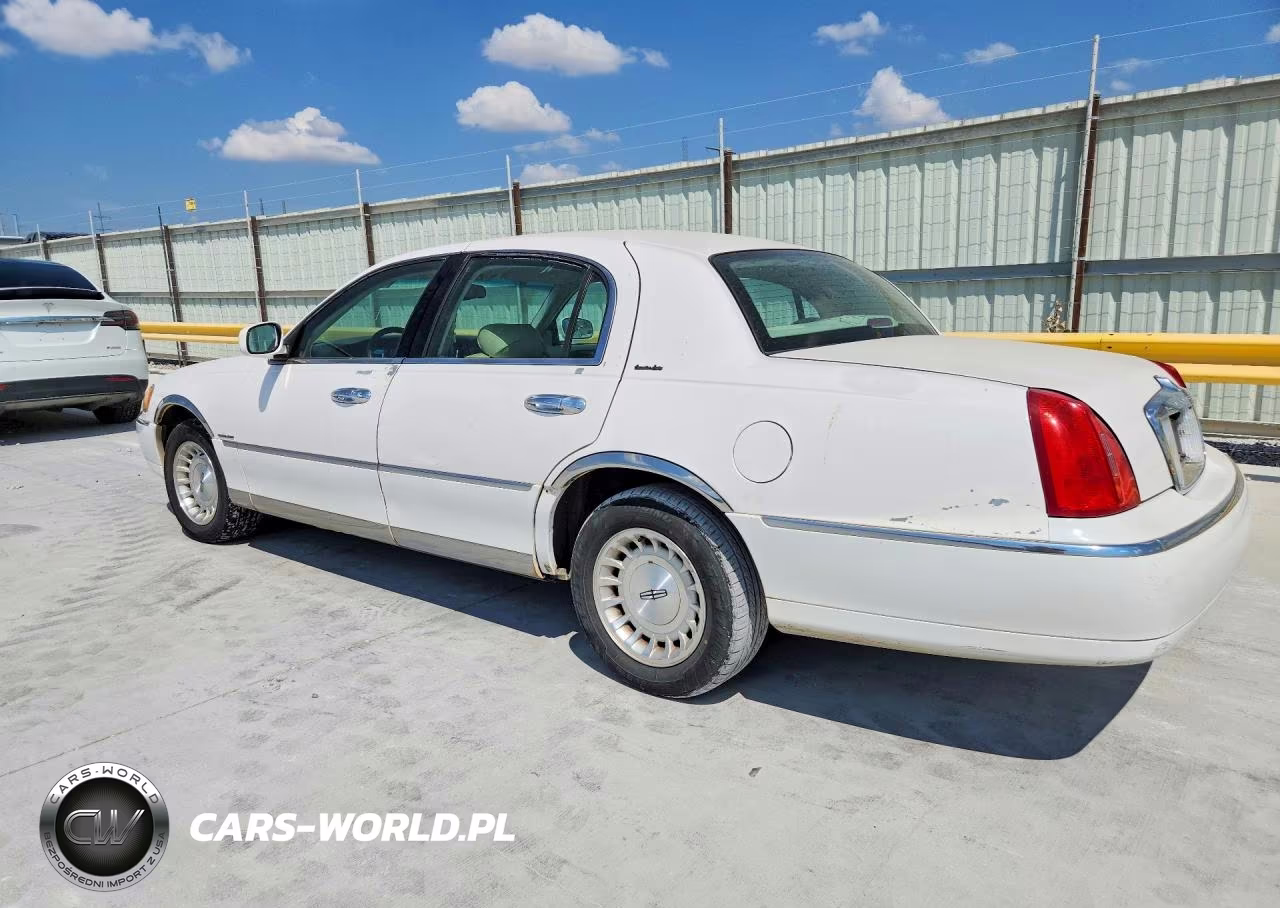 1998 Lincoln Town Car Executive VIN:1LNFM81W4WY710346 - 2