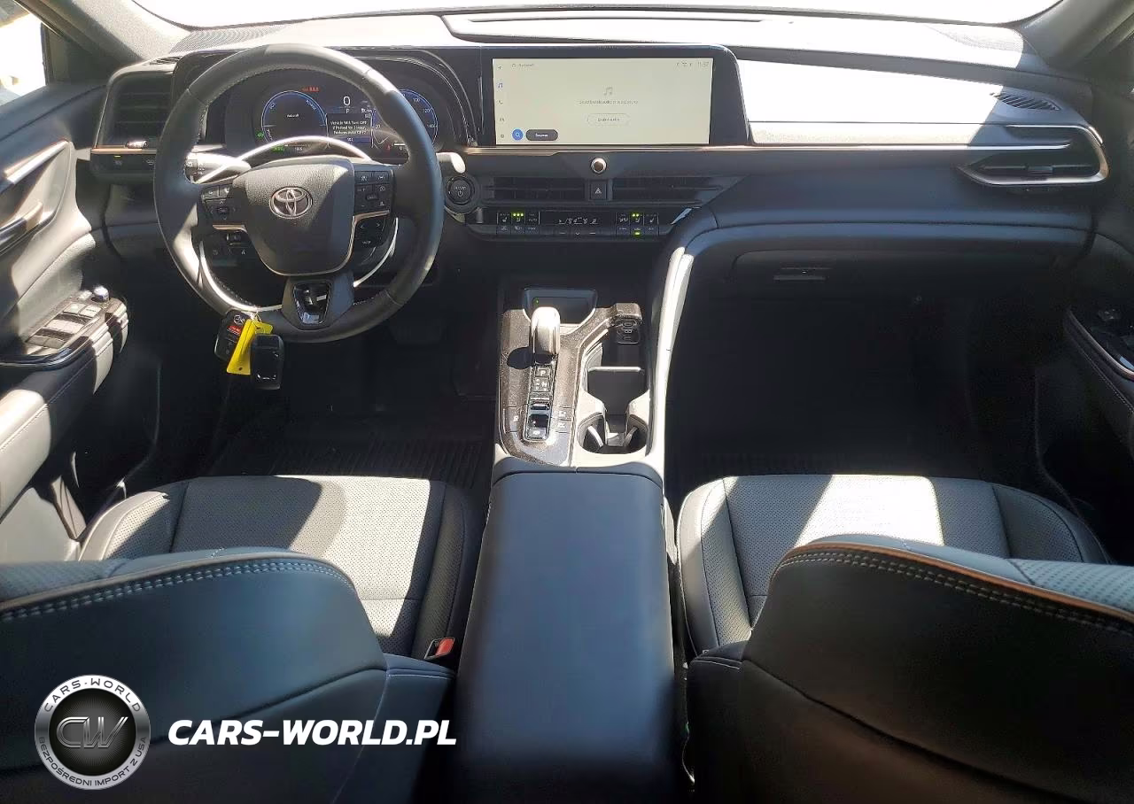 2026 Toyota Crown Xle VIN:JTDAAAAF7T3051461 - 8