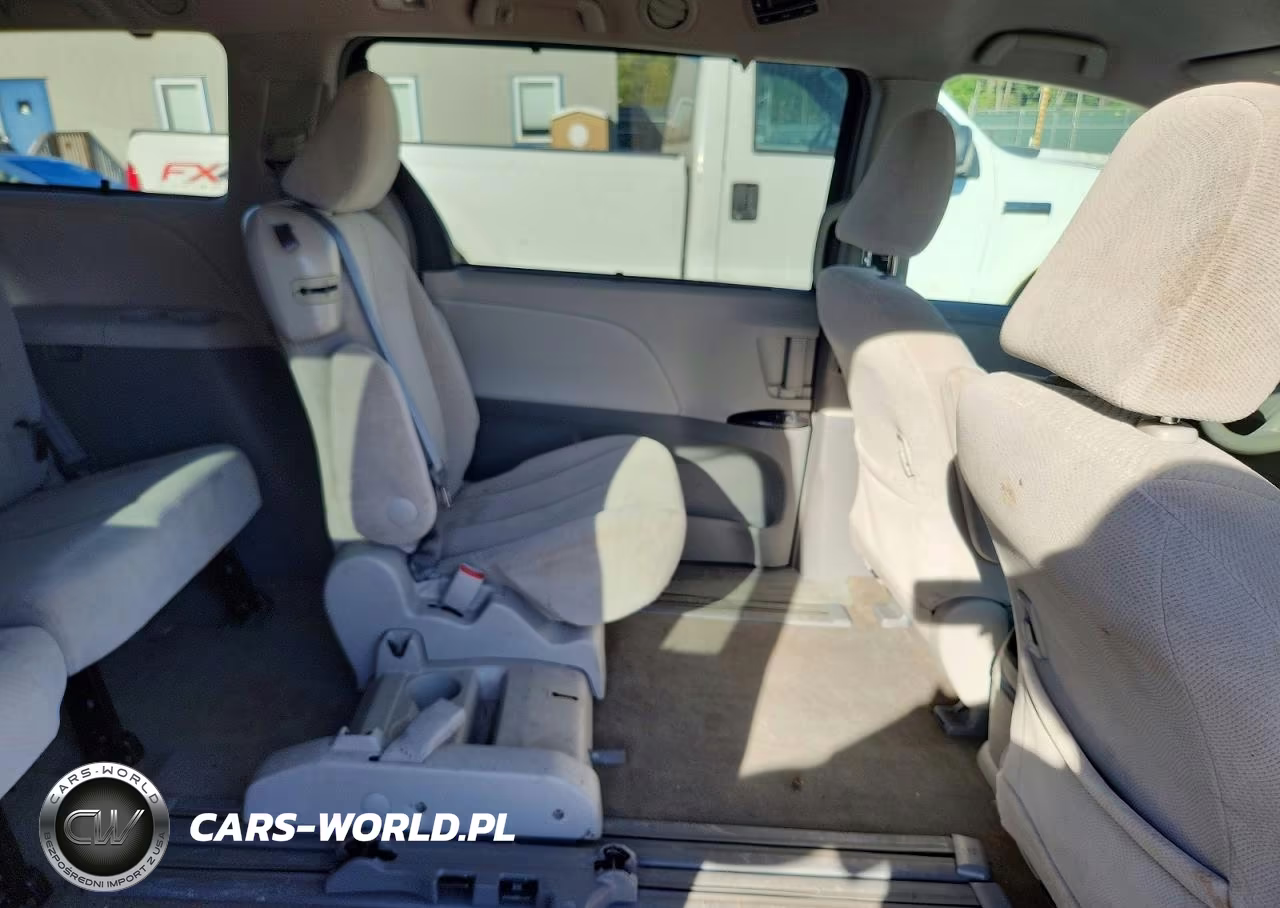 2013 Toyota Sienna Le VIN:5TDKK3DC8DS358233 - 11