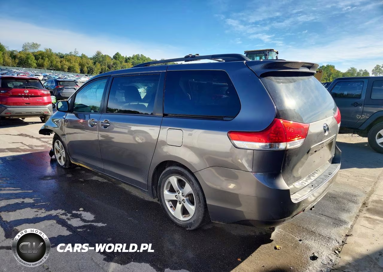 2013 Toyota Sienna Le VIN:5TDKK3DC8DS358233 - 2