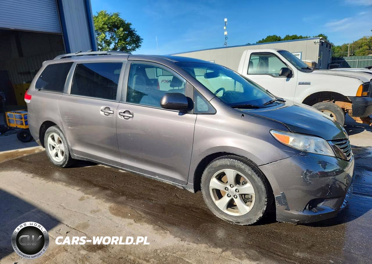 2013 Toyota Sienna Le VIN:5TDKK3DC8DS358233 - 4
