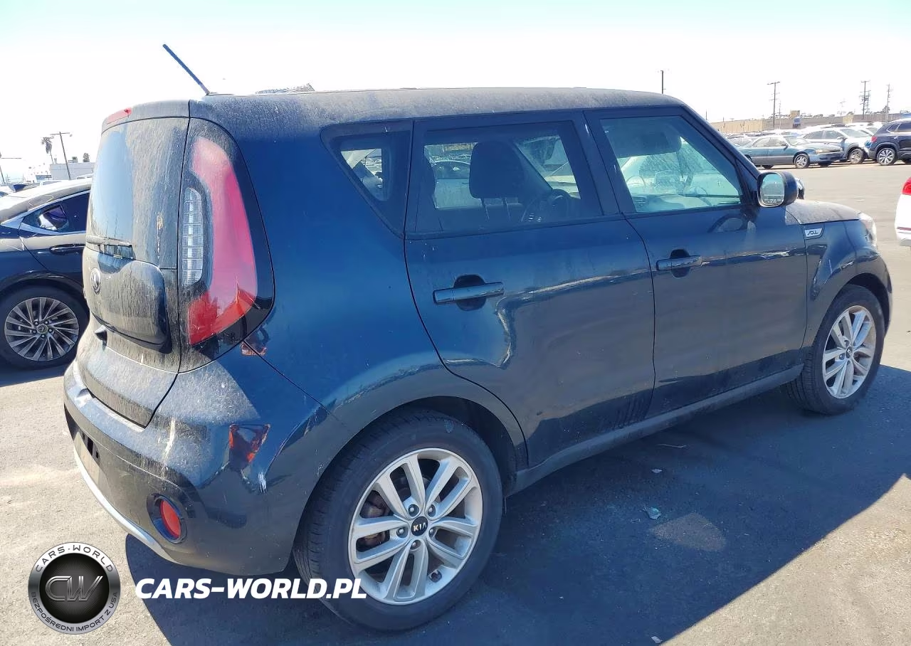 2018 Kia Soul + VIN:KNDJP3A5XJ7600674 - 3
