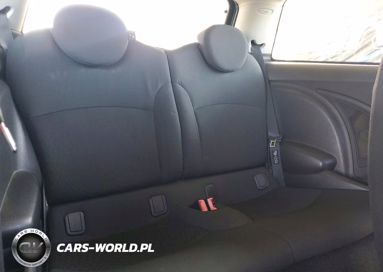2010 Mini Cooper VIN:WMWMF3C53ATZ60984 - 10