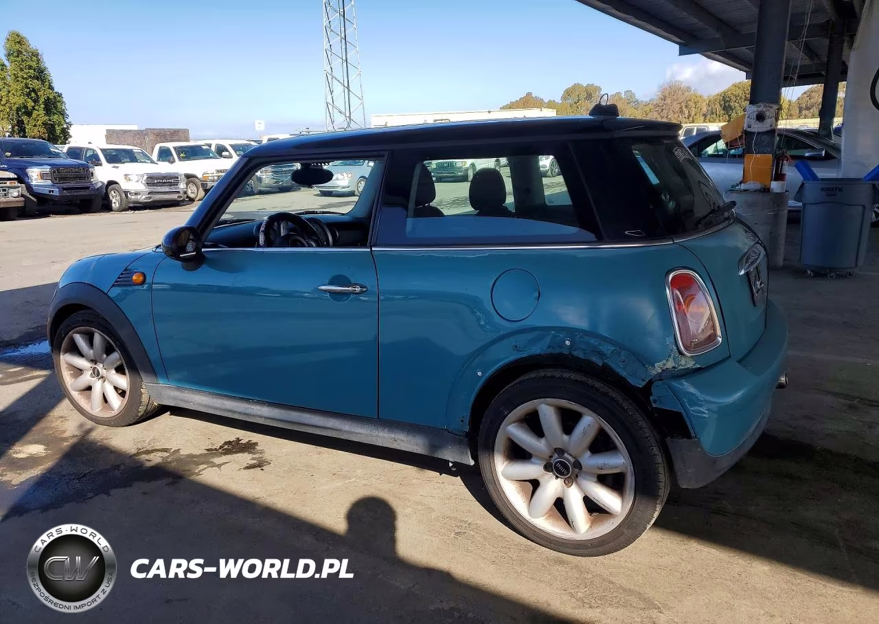 2010 Mini Cooper VIN:WMWMF3C53ATZ60984 - 2