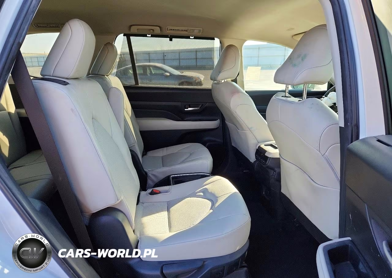 2025 Toyota Grand Highlander Xle VIN:5TDAAAA52SS020915 - 11