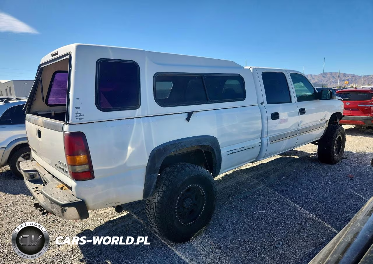 2005 Chevrolet Silverado K2500 Heavy Duty VIN:1GCHK23UX5F971972 - 3
