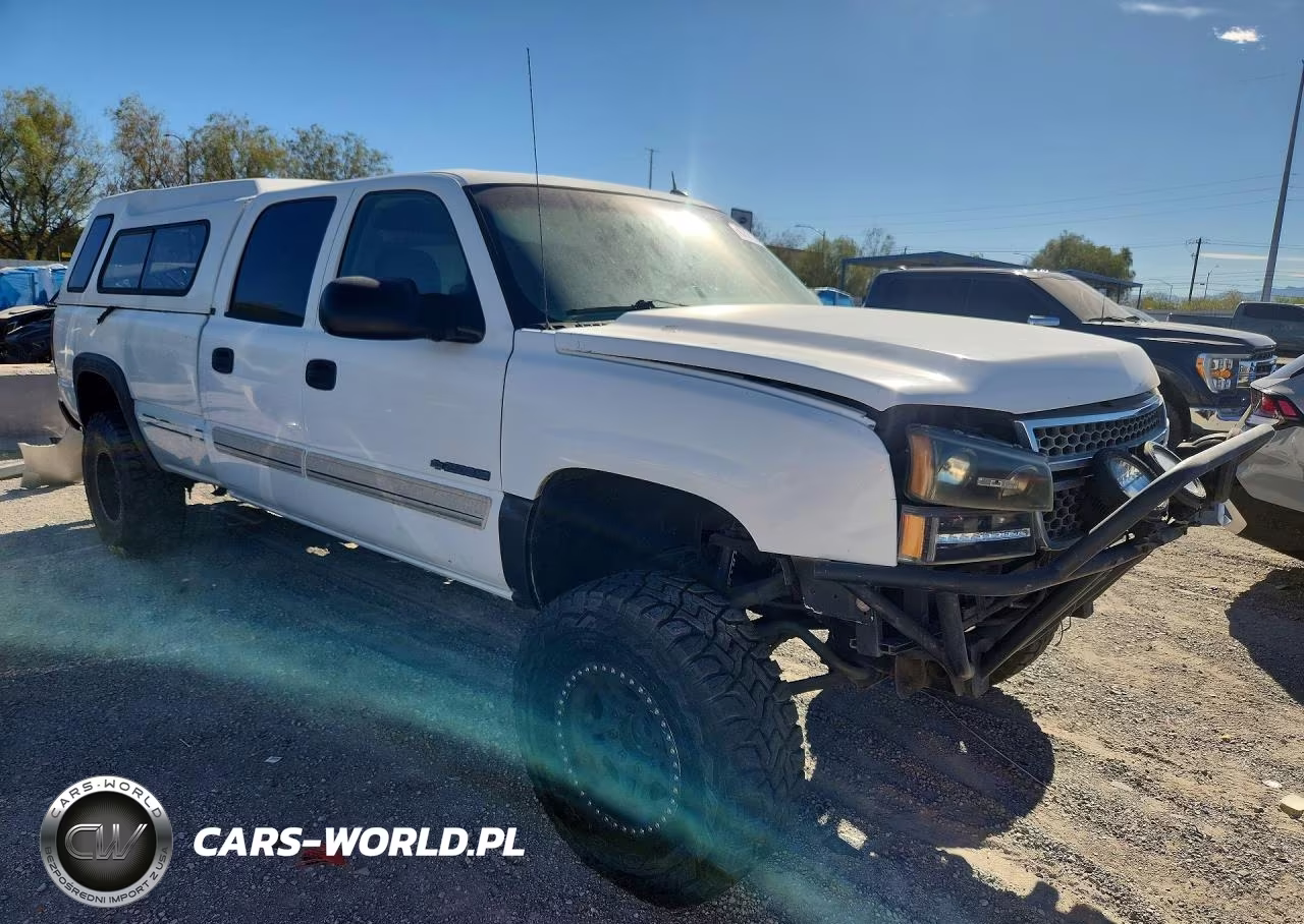 2005 Chevrolet Silverado K2500 Heavy Duty VIN:1GCHK23UX5F971972 - 4
