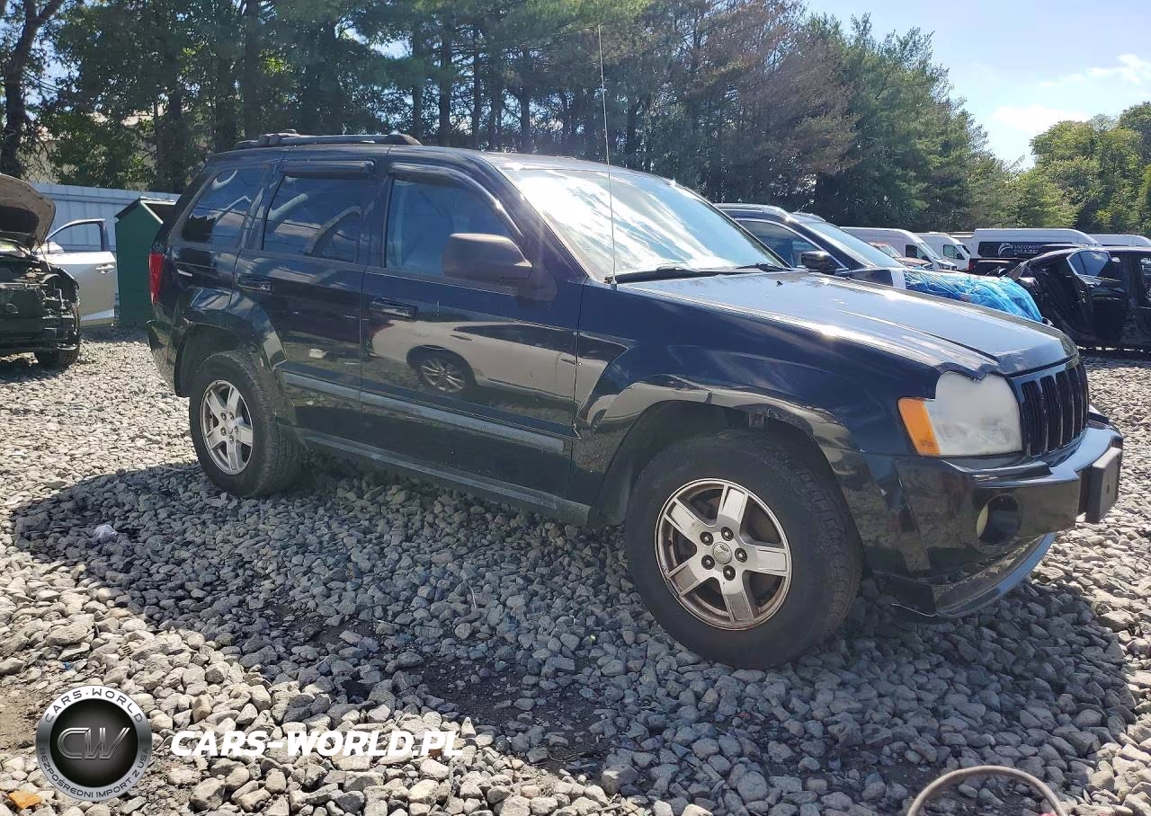 2007 Jeep Grand Cherokee Laredo VIN:1J8GR48K97C623832 - 4