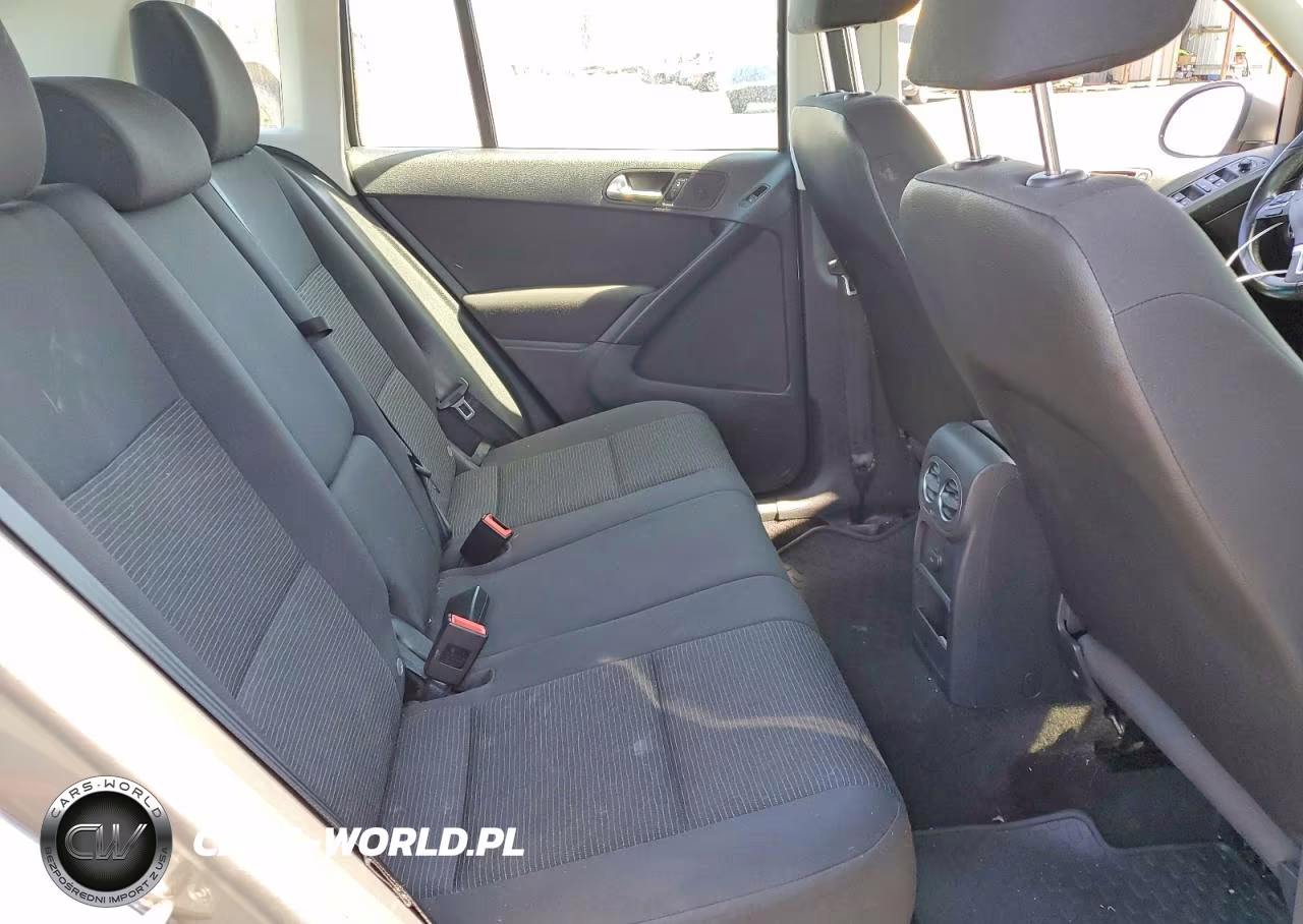 2018 Volkswagen Tiguan Limited VIN:WVGAV7AXXJK002351 - 10