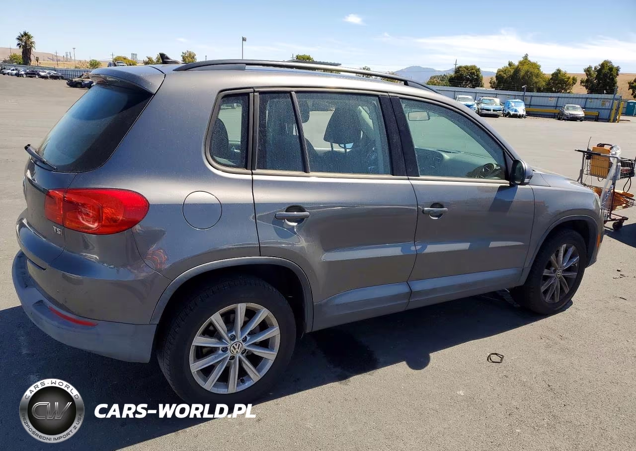 2018 Volkswagen Tiguan Limited VIN:WVGAV7AXXJK002351 - 3