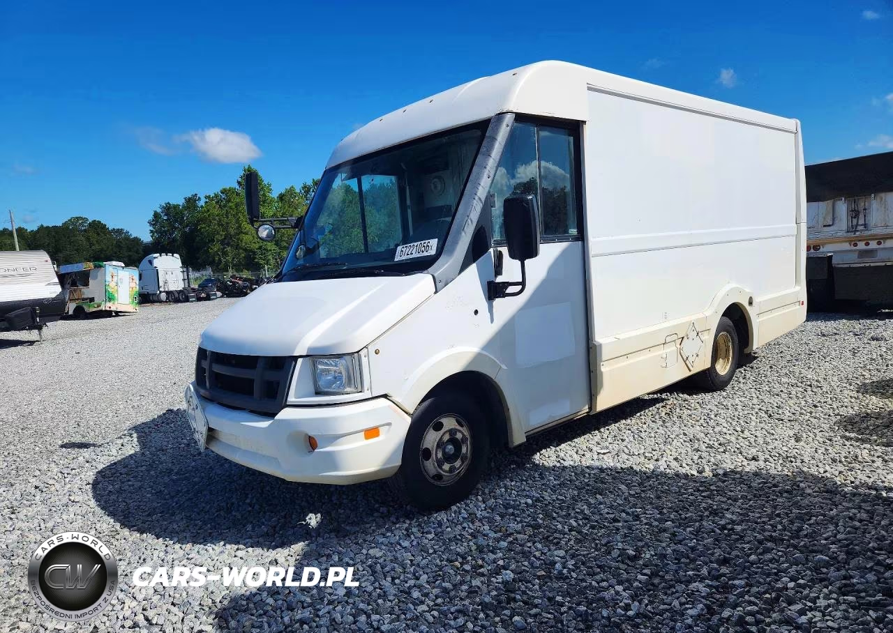 2018 Isuzu Reach Delivery Truck