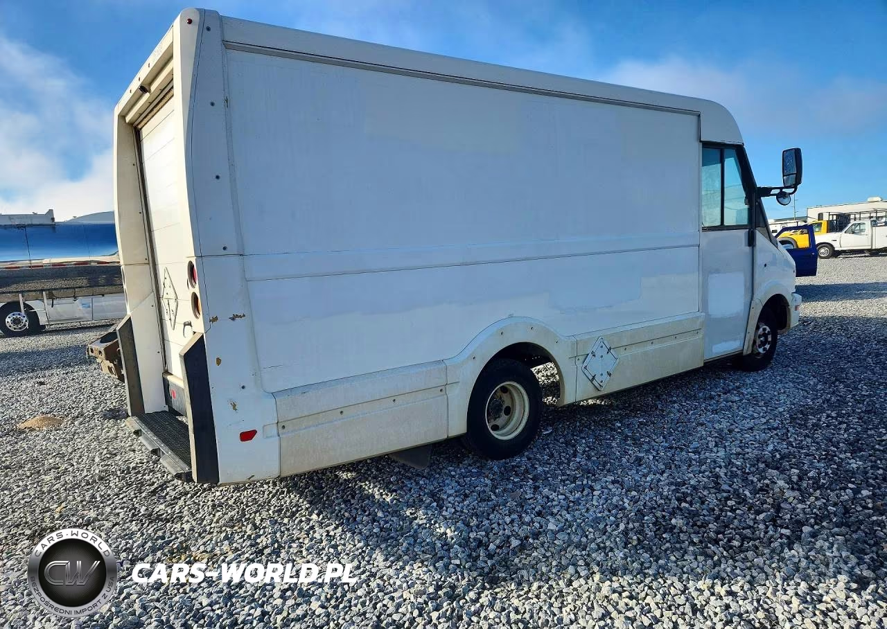 2018 Isuzu Reach Delivery Truck VIN:JALB4T178J7W00282 - 3