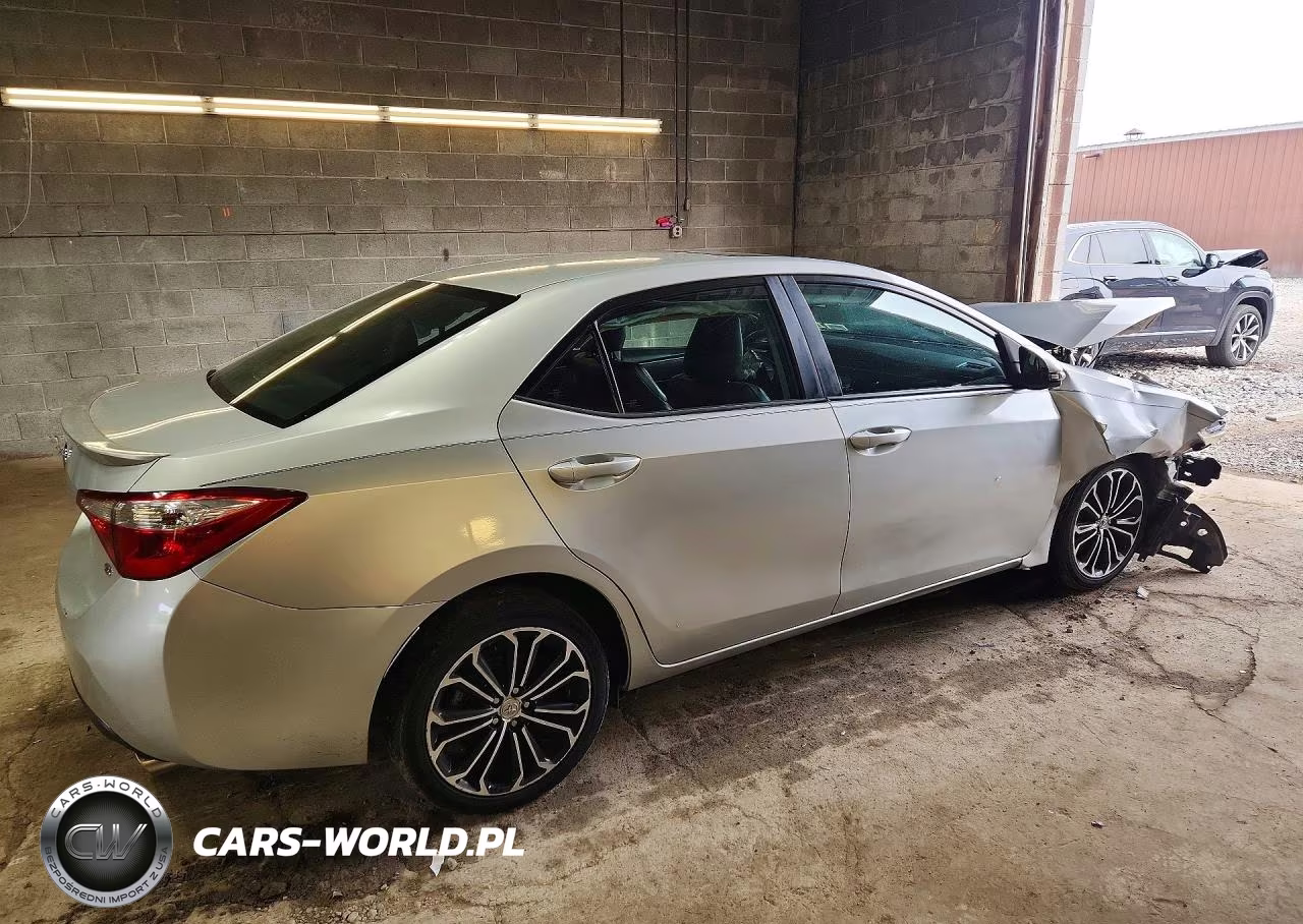 2015 Toyota Corolla S Plus VIN:2T1BURHE0FC467810 - 3