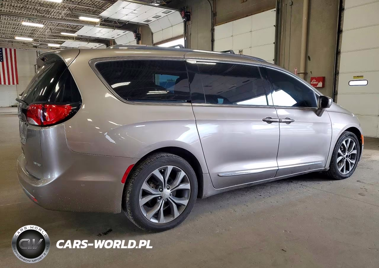 2017 Chrysler Pacifica Limited VIN:2C4RC1GG2HR727536 - 3