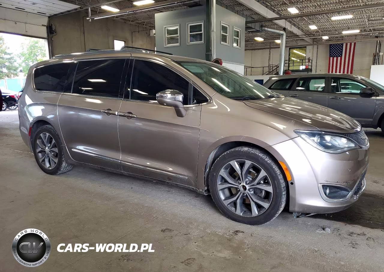 2017 Chrysler Pacifica Limited VIN:2C4RC1GG2HR727536 - 4