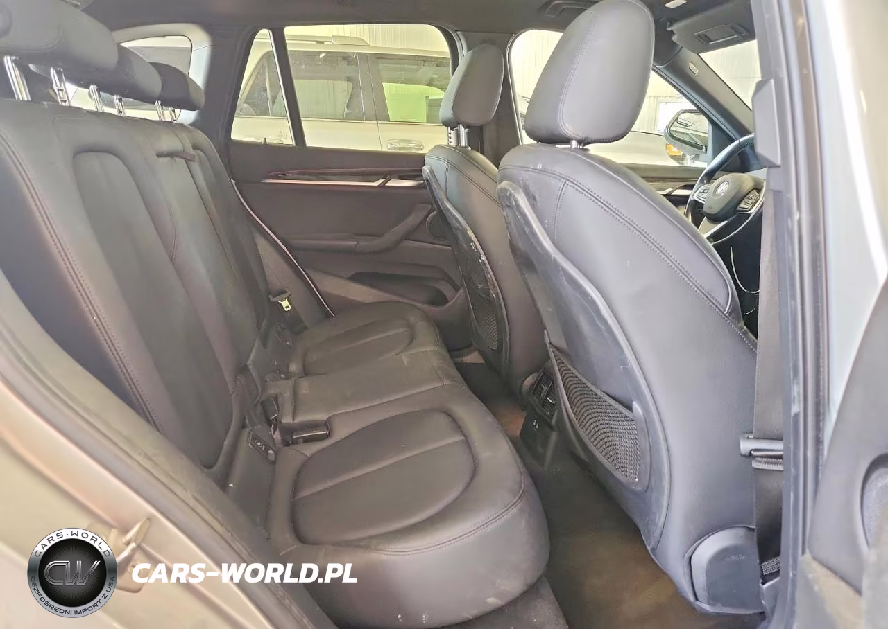2018 BMW X1 xDrive28I VIN:WBXHT3C34J5L33469 - 11