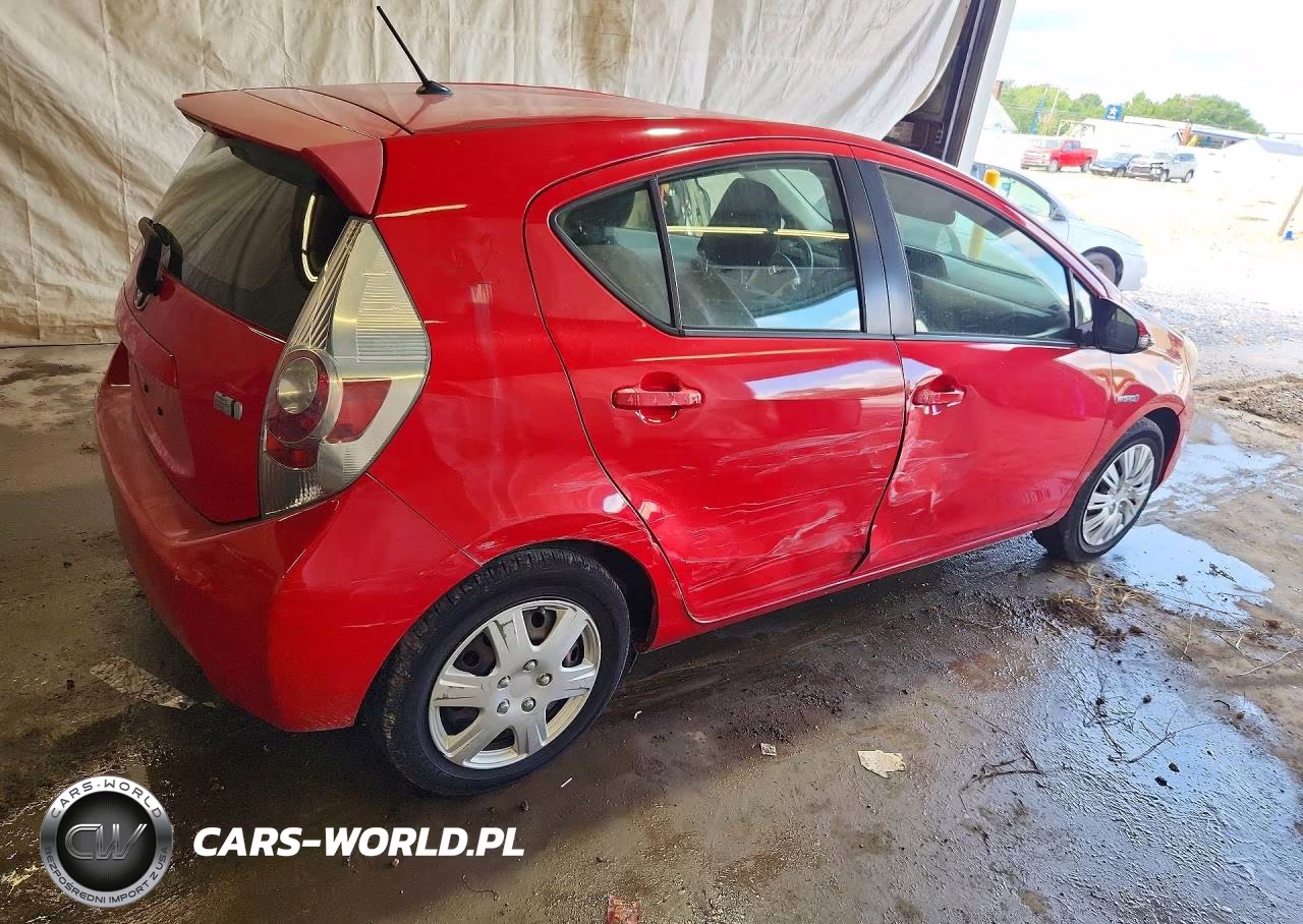 2013 Toyota Prius C Two VIN:JTDKDTB34D1537783 - 3