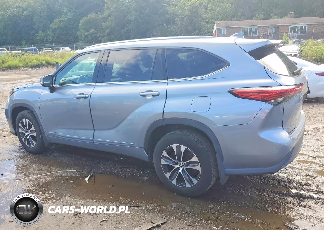 2021 Toyota Highlander Xle VIN:5TDHZRBH2MS133619 - 2