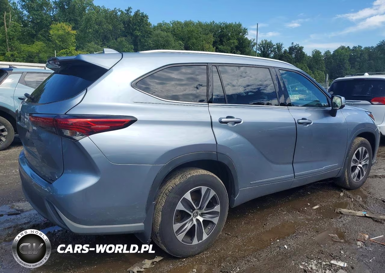 2021 Toyota Highlander Xle VIN:5TDHZRBH2MS133619 - 3