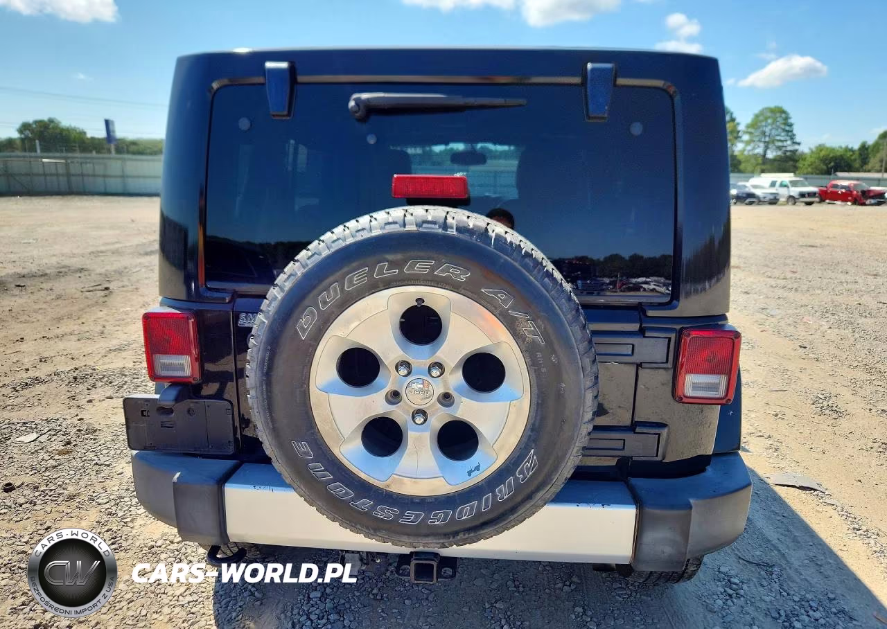 2015 Jeep Wrangler Unlimited Sahara VIN:1C4BJWEG7FL732776 - 6
