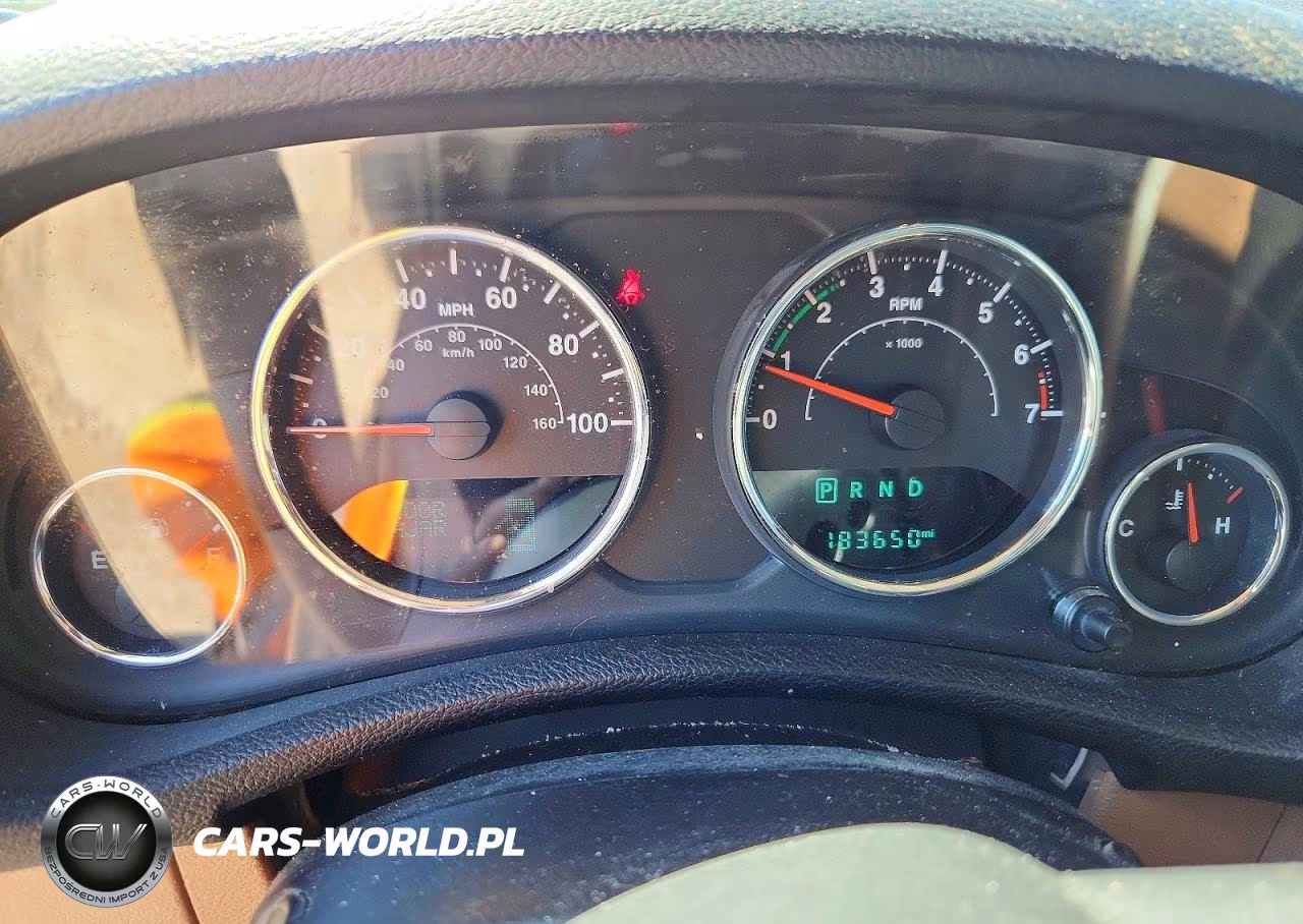 2015 Jeep Wrangler Unlimited Sahara VIN:1C4BJWEG7FL732776 - 9