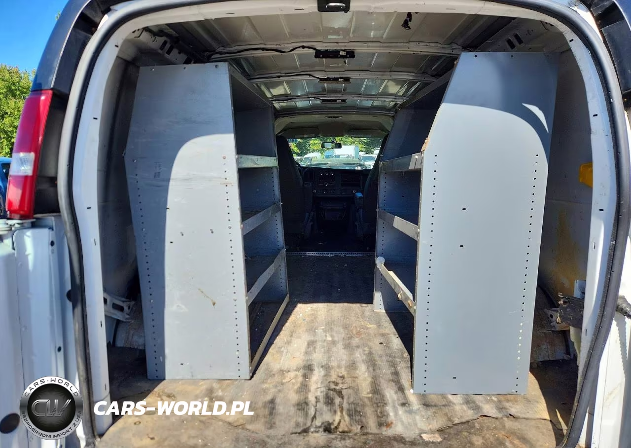 2018 Chevrolet Express G2500 VIN:1GCWGAFP8J1215119 - 10
