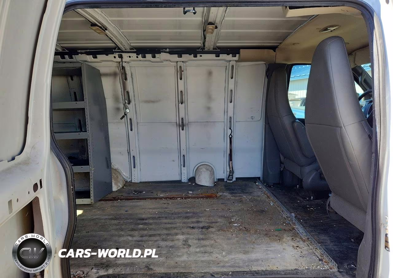 2018 Chevrolet Express G2500 VIN:1GCWGAFP8J1215119 - 11