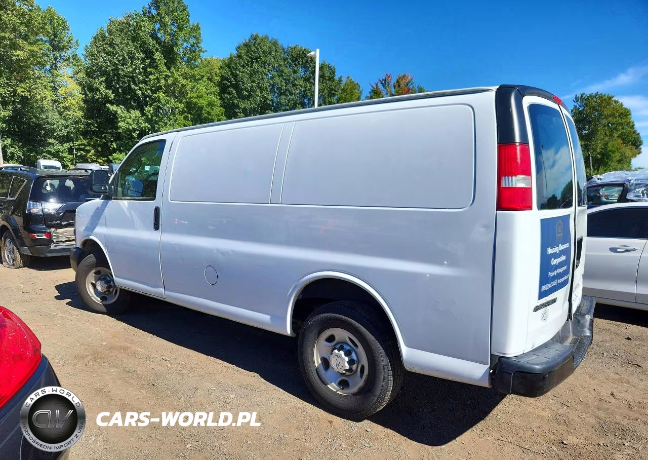 2018 Chevrolet Express G2500 VIN:1GCWGAFP8J1215119 - 2