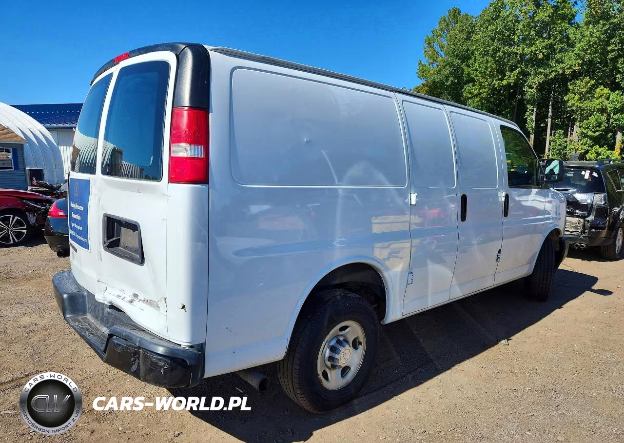2018 Chevrolet Express G2500 VIN:1GCWGAFP8J1215119 - 3