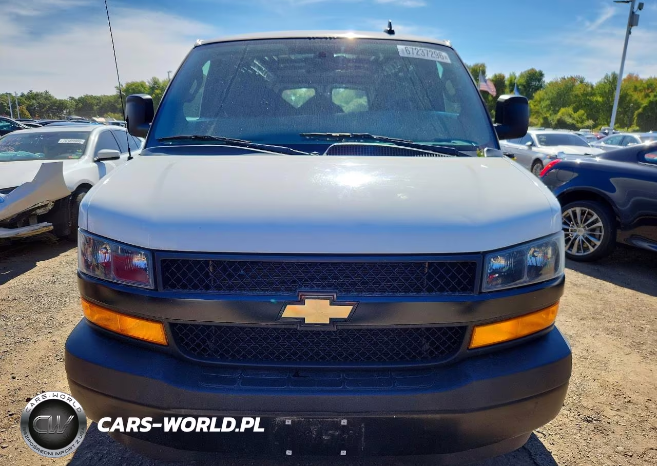 2018 Chevrolet Express G2500 VIN:1GCWGAFP8J1215119 - 5