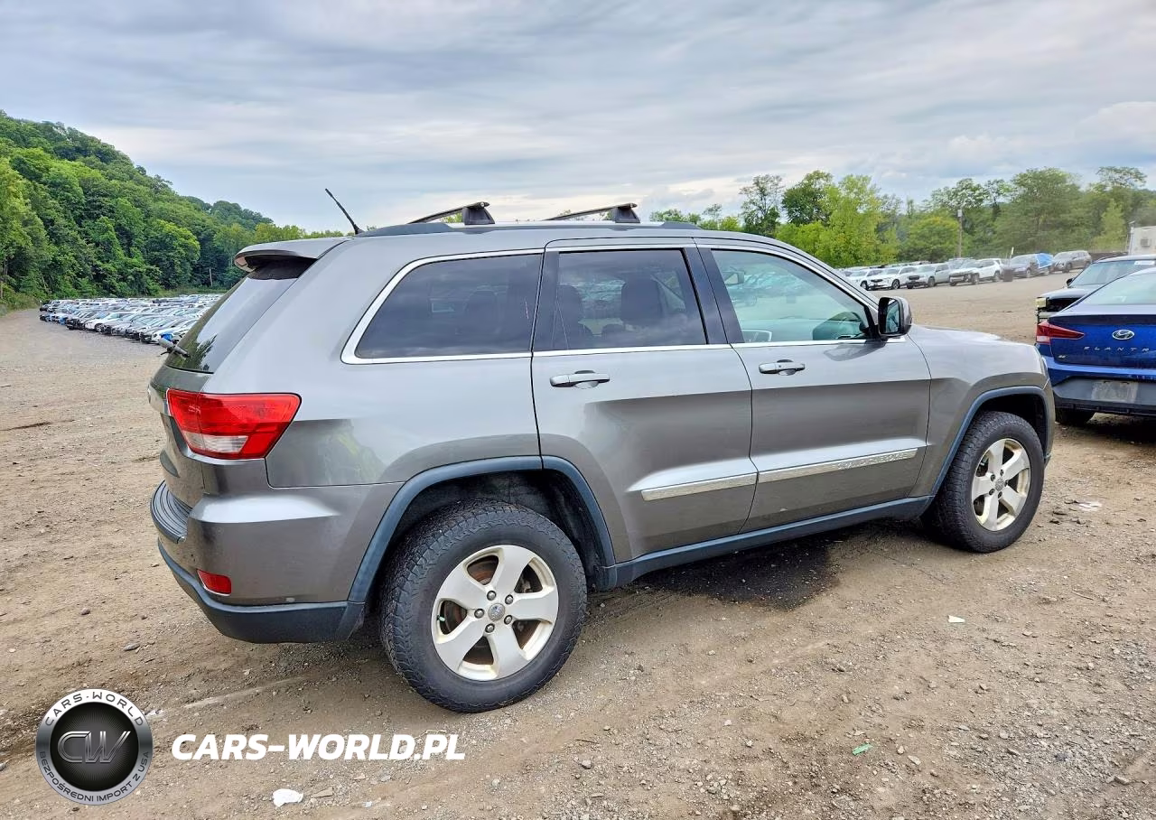 2013 Jeep Grand Cherokee Laredo VIN:1C4RJFAG0DC542612 - 3
