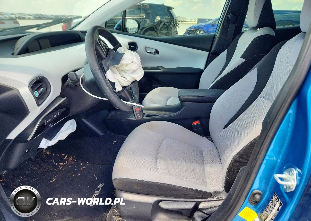 2020 Toyota Prius Le VIN:JTDKARFU2L3103136 - 7