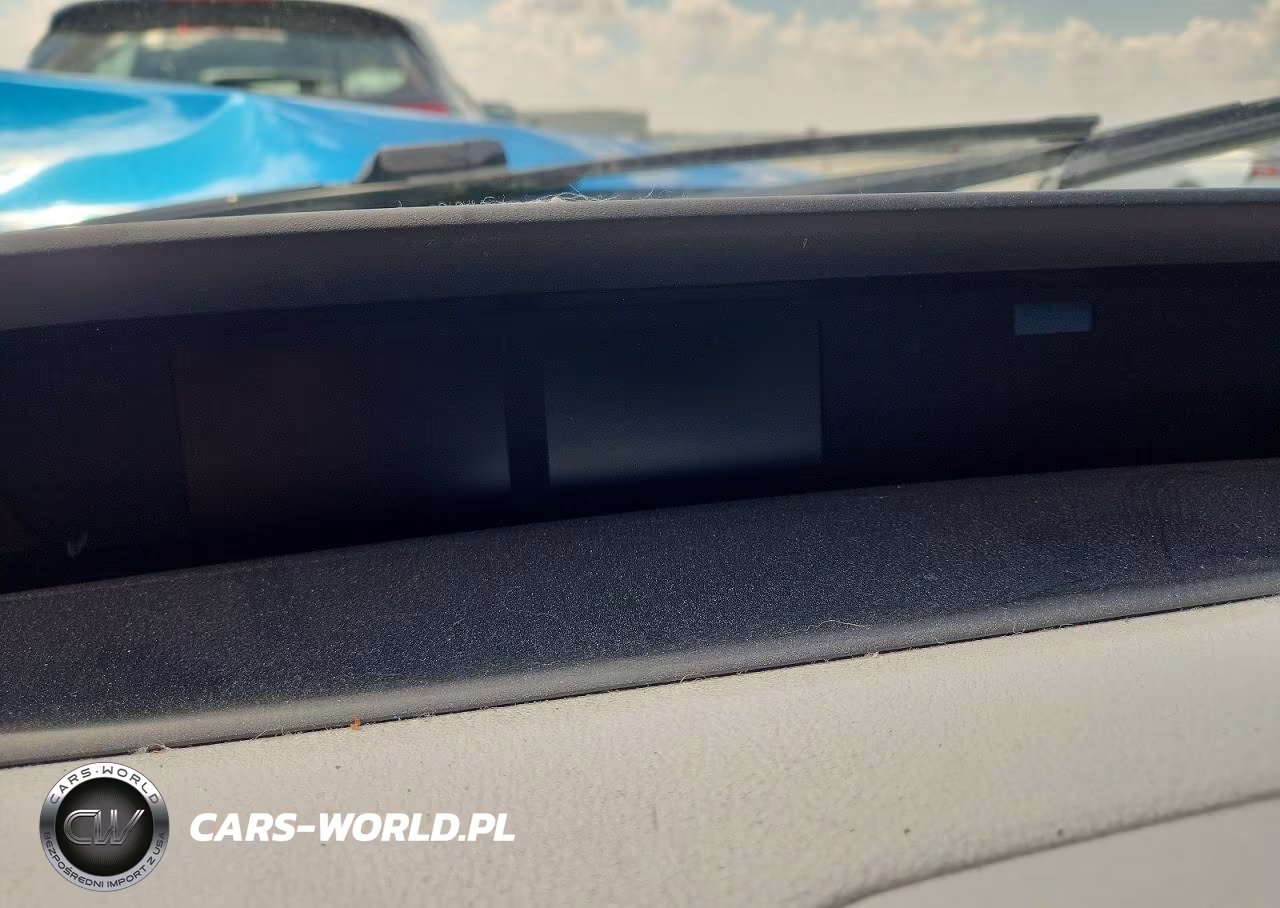 2020 Toyota Prius Le VIN:JTDKARFU2L3103136 - 9