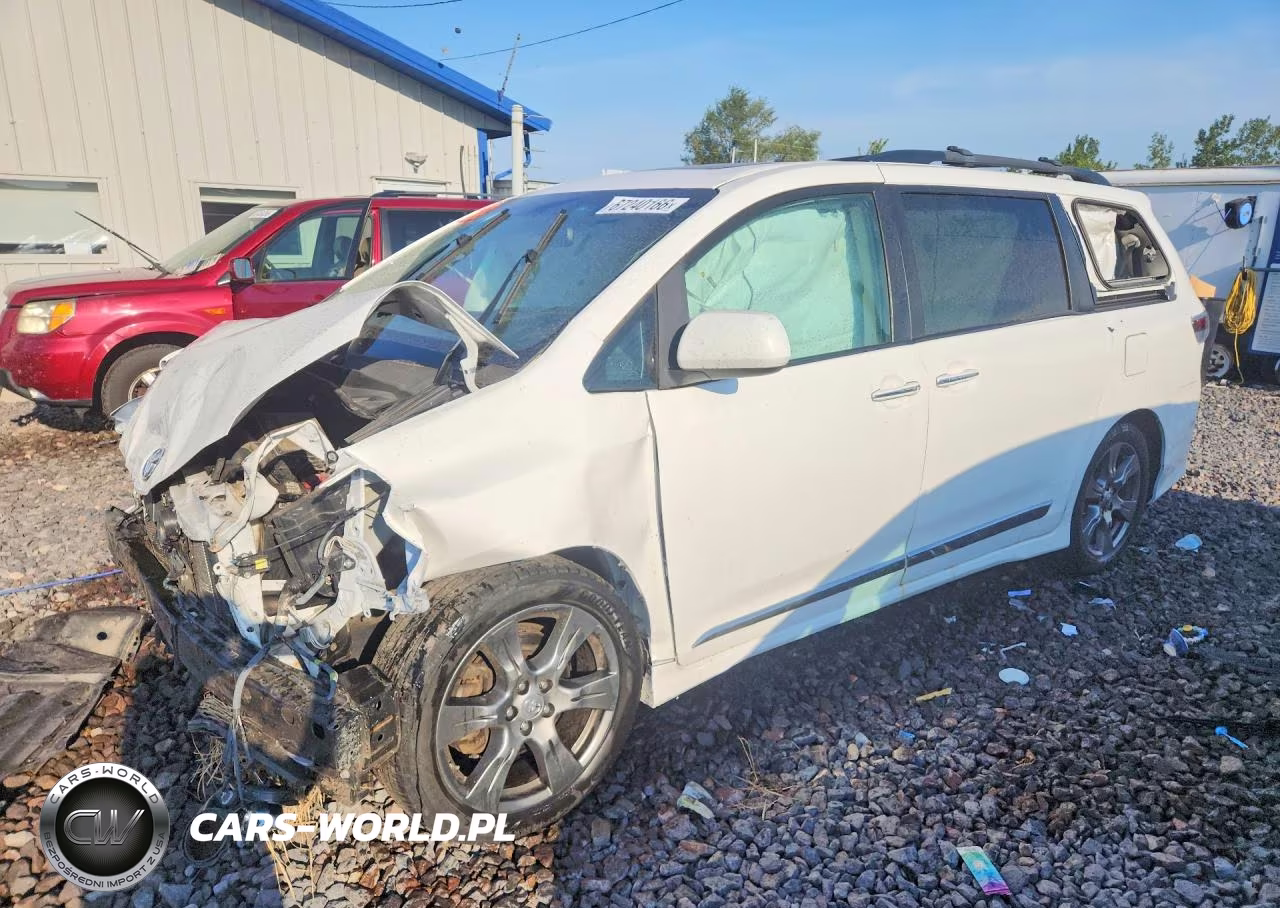 2017 Toyota Sienna Se – zdjęcie 1 z 13