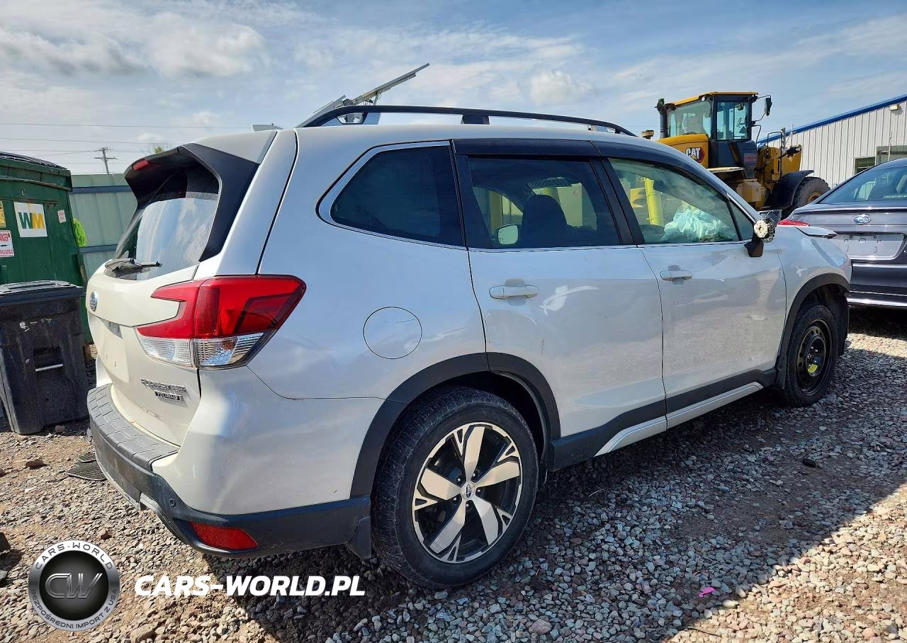 2020 Subaru Forester Touring VIN:JF2SKAXC3LH596219 - 3
