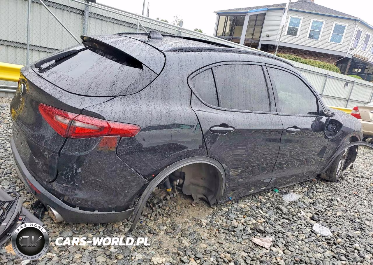 2019 Alfa Romeo Stelvio Ti VIN:ZASPAKBN6K7C44589 - 3
