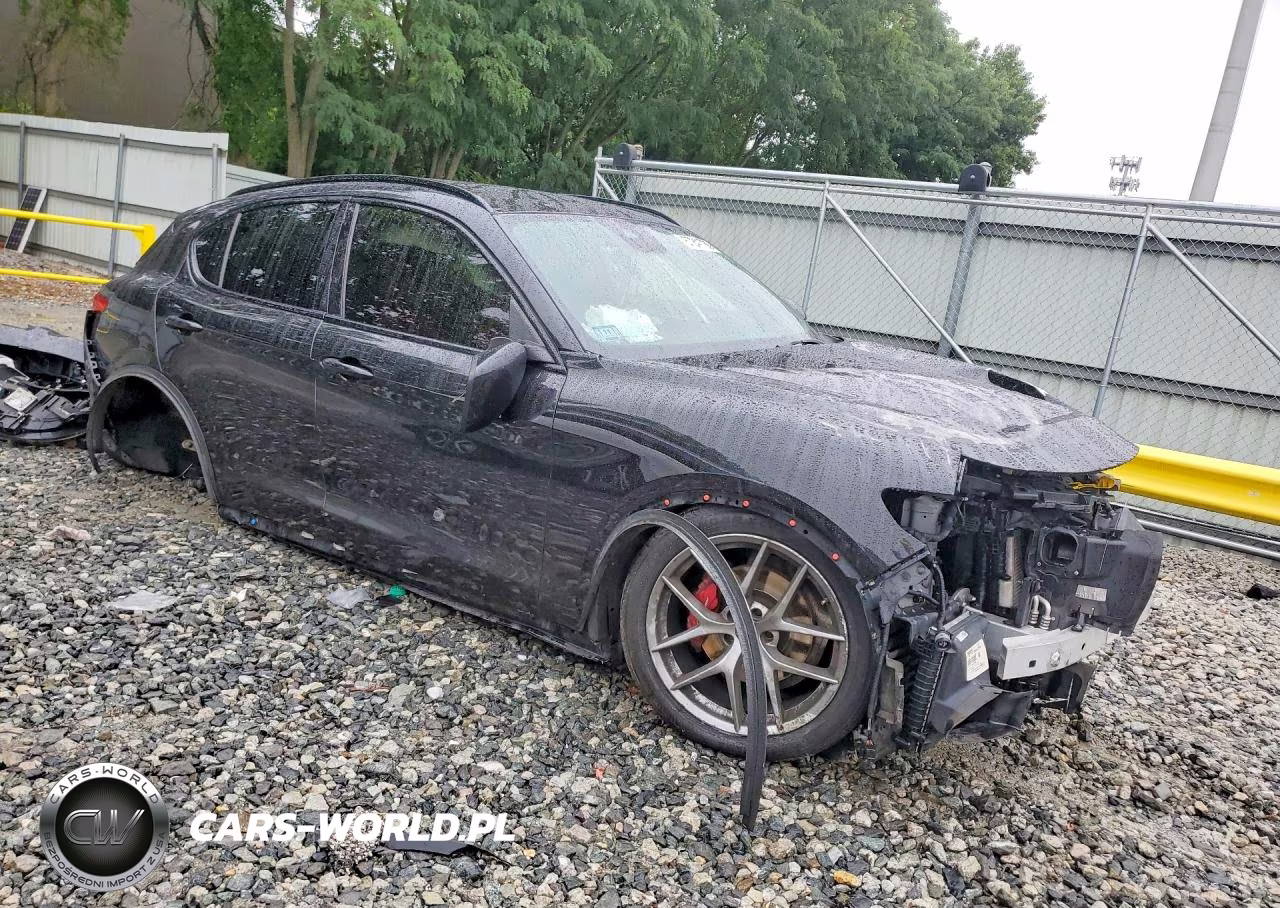 2019 Alfa Romeo Stelvio Ti VIN:ZASPAKBN6K7C44589 - 4