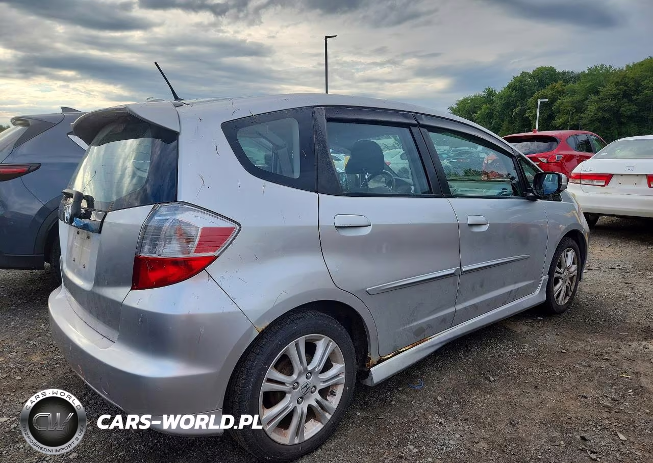 2011 Honda Fit Sport VIN:JHMGE8H5XBC009173 - 3