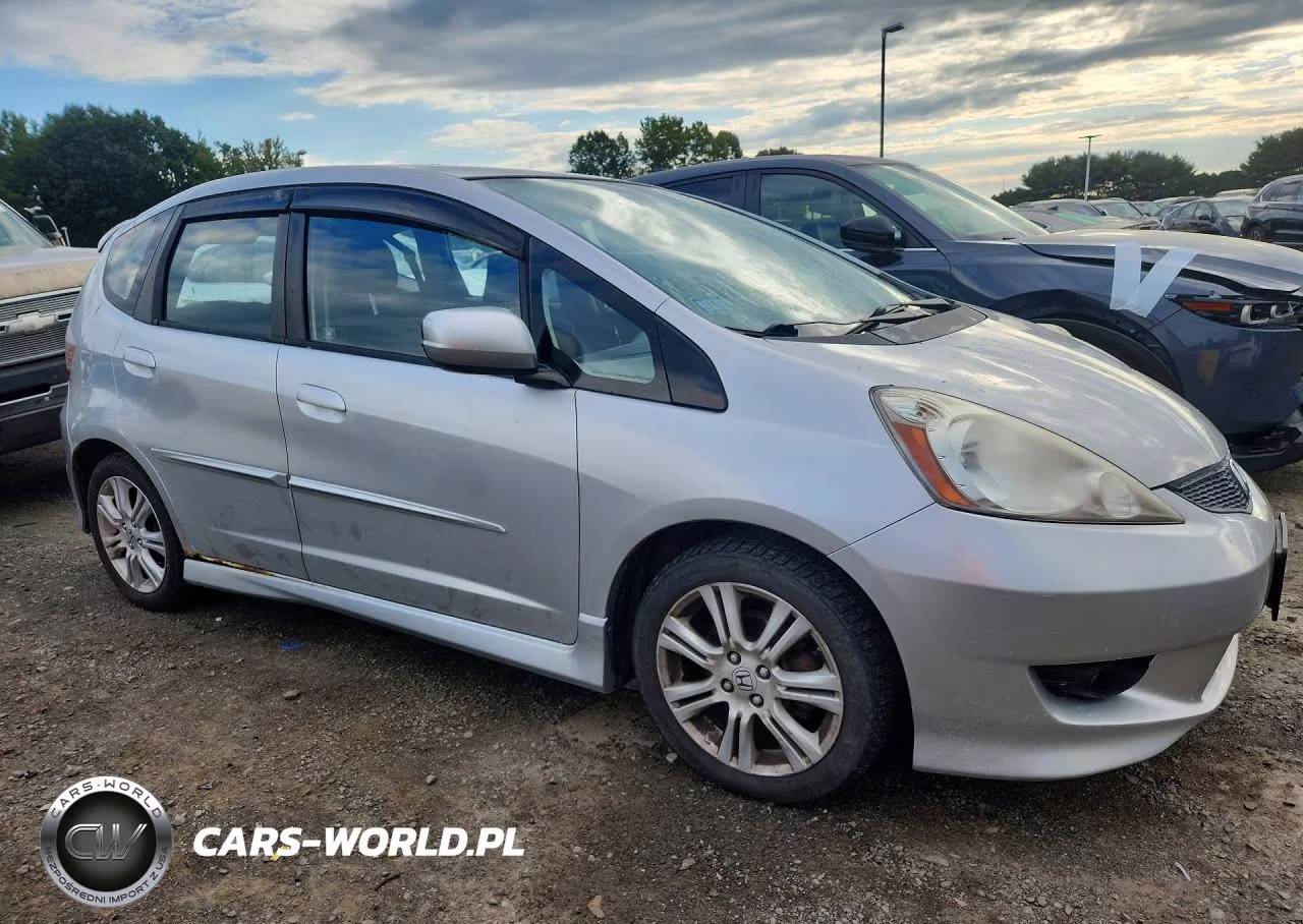 2011 Honda Fit Sport VIN:JHMGE8H5XBC009173 - 4