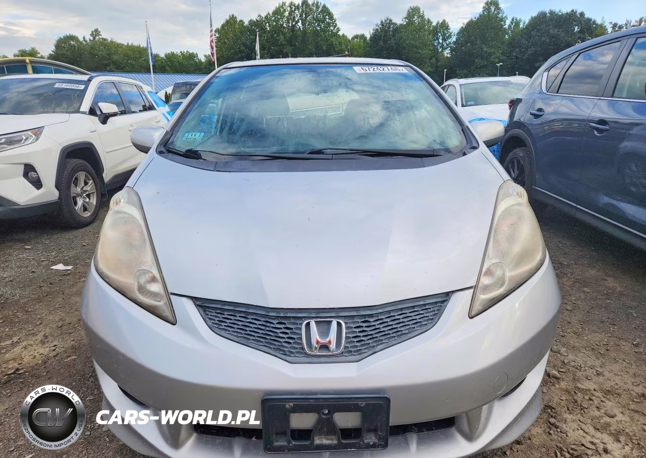 2011 Honda Fit Sport VIN:JHMGE8H5XBC009173 - 5